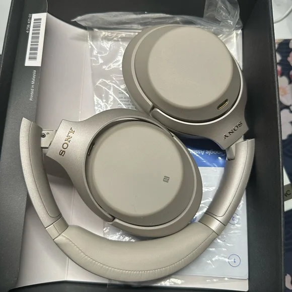 Sony WH-1000x M3 (Noise cancelling headphones)